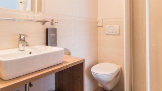 Bagno con doccia nella camera relax - Hotel Burgaunerhof